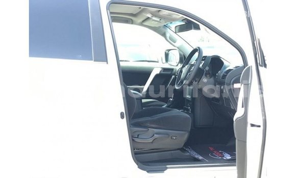 Acheter Import Voiture Toyota Prado Blanc à Import - Dubai, Adrar Acheter Import Voiture Toyota Prado Blanc à Import - Dubai, Adrar