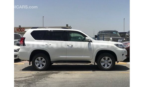 Acheter Import Voiture Toyota Prado Blanc à Import - Dubai, Adrar Acheter Import Voiture Toyota Prado Blanc à Import - Dubai, Adrar