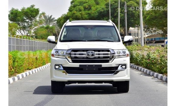 Buy Import Toyota Land Cruiser White Car in Import - Dubai in Adrar Buy Import Toyota Land Cruiser White Car in Import - Dubai in Adrar