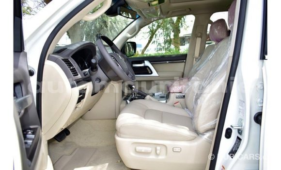 Buy Import Toyota Land Cruiser White Car in Import - Dubai in Adrar Buy Import Toyota Land Cruiser White Car in Import - Dubai in Adrar