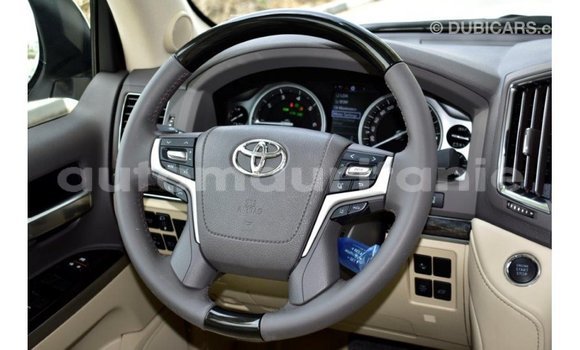Buy Import Toyota Land Cruiser White Car in Import - Dubai in Adrar Buy Import Toyota Land Cruiser White Car in Import - Dubai in Adrar