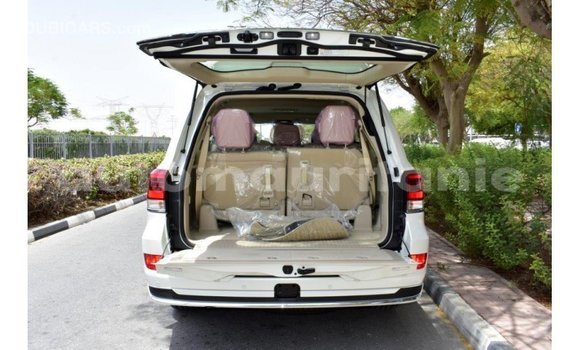 Buy Import Toyota Land Cruiser White Car in Import - Dubai in Adrar Buy Import Toyota Land Cruiser White Car in Import - Dubai in Adrar