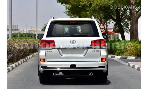 Buy Import Toyota Land Cruiser White Car in Import - Dubai in Adrar Buy Import Toyota Land Cruiser White Car in Import - Dubai in Adrar