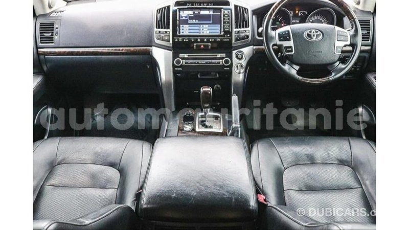 Big with watermark toyota land cruiser adrar import dubai 3377