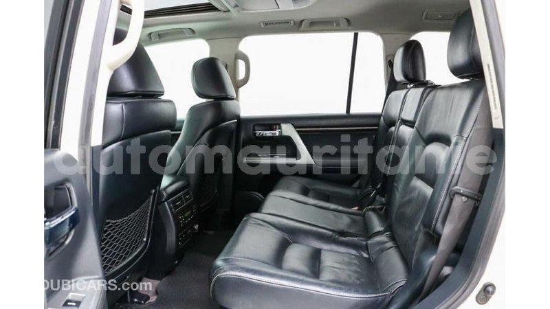 Big with watermark toyota land cruiser adrar import dubai 3377