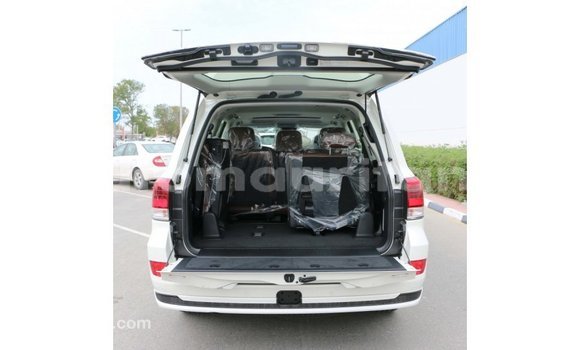 Buy Import Toyota Land Cruiser White Car in Import - Dubai in Adrar Buy Import Toyota Land Cruiser White Car in Import - Dubai in Adrar