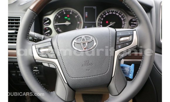Buy Import Toyota Land Cruiser White Car in Import - Dubai in Adrar Buy Import Toyota Land Cruiser White Car in Import - Dubai in Adrar