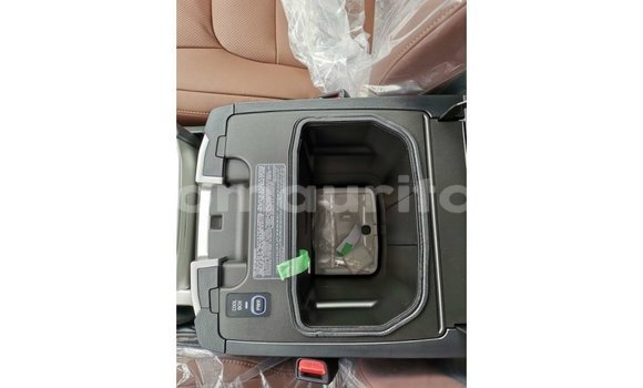 Buy Import Toyota Land Cruiser White Car in Import - Dubai in Adrar Buy Import Toyota Land Cruiser White Car in Import - Dubai in Adrar