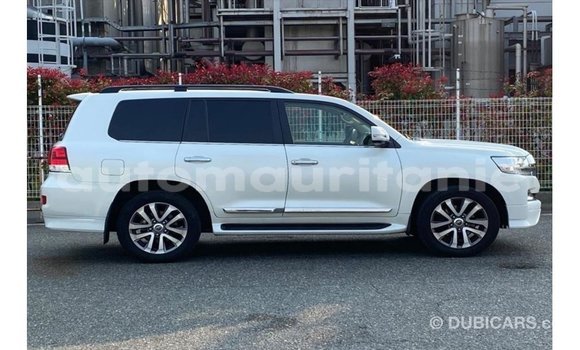 Acheter Import Voiture Toyota Land Cruiser Blanc à Import - Dubai, Adrar Acheter Import Voiture Toyota Land Cruiser Blanc à Import - Dubai, Adrar