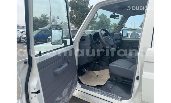 Acheter Import Voiture Toyota Land Cruiser Blanc à Import - Dubai, Adrar Acheter Import Voiture Toyota Land Cruiser Blanc à Import - Dubai, Adrar