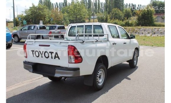 Buy Import Toyota Hilux White Car in Import - Dubai in Adrar Buy Import Toyota Hilux White Car in Import - Dubai in Adrar