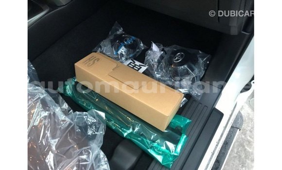 Acheter Import Utilitaire Toyota HiAce Blanc à Import - Dubai, Adrar Acheter Import Utilitaire Toyota HiAce Blanc à Import - Dubai, Adrar