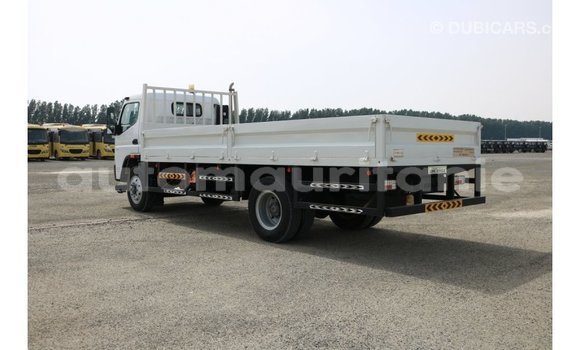 Acheter Import Voiture Mitsubishi Carisma Blanc à Import - Dubai, Adrar