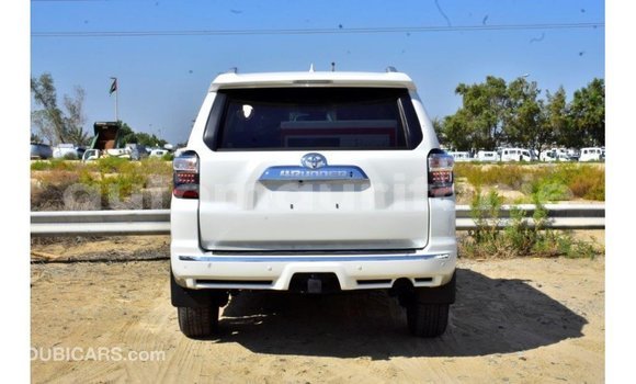 Buy Import Toyota HiAce White Truck in Import - Dubai in Adrar Buy Import Toyota HiAce White Truck in Import - Dubai in Adrar