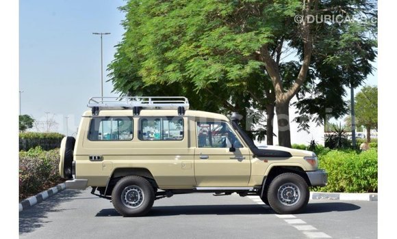 Buy Import Toyota Land Cruiser Beige Car in Import - Dubai in Adrar Buy Import Toyota Land Cruiser Beige Car in Import - Dubai in Adrar