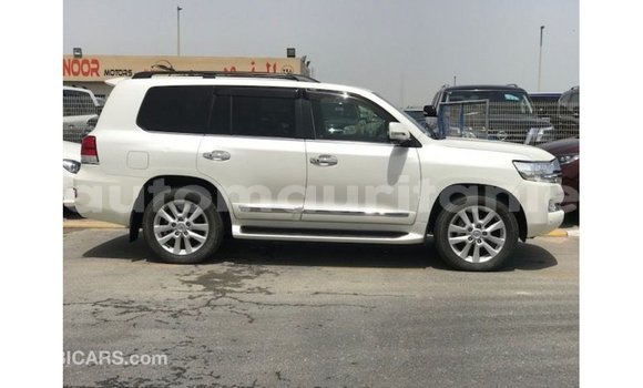 Acheter Import Voiture Toyota Land Cruiser Blanc à Import - Dubai, Adrar Acheter Import Voiture Toyota Land Cruiser Blanc à Import - Dubai, Adrar