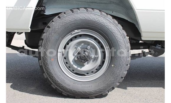 Acheter Import Voiture Toyota Land Cruiser Blanc à Import - Dubai, Adrar Acheter Import Voiture Toyota Land Cruiser Blanc à Import - Dubai, Adrar
