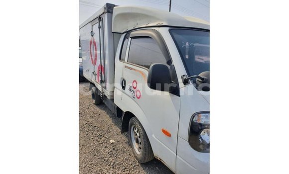 Acheter Import Voiture Kia Carens Blanc à Import - Dubai, Adrar Acheter Import Voiture Kia Carens Blanc à Import - Dubai, Adrar