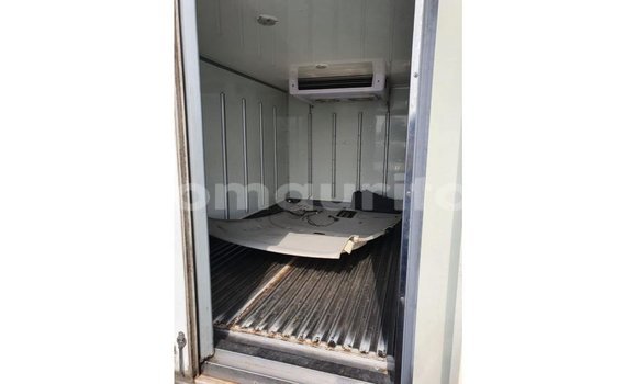 Acheter Import Voiture Kia Carens Blanc à Import - Dubai, Adrar Acheter Import Voiture Kia Carens Blanc à Import - Dubai, Adrar