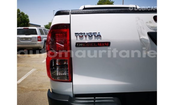 Buy Import Toyota Hilux White Car in Import - Dubai in Adrar Buy Import Toyota Hilux White Car in Import - Dubai in Adrar