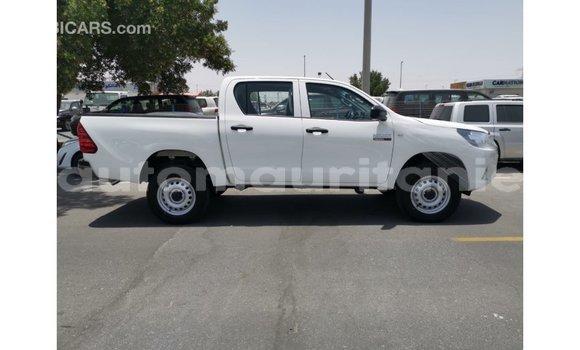 Buy Import Toyota Hilux White Car in Import - Dubai in Adrar Buy Import Toyota Hilux White Car in Import - Dubai in Adrar