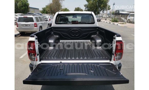 Buy Import Toyota Hilux White Car in Import - Dubai in Adrar Buy Import Toyota Hilux White Car in Import - Dubai in Adrar