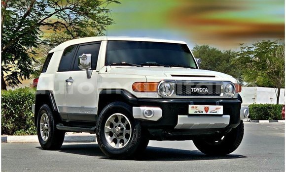 Buy Import Toyota FJ Cruiser White Car in Import - Dubai in Adrar