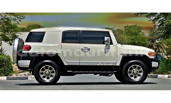 Acheter Import Voiture Toyota FJ Cruiser Blanc à Import - Dubai, Adrar Acheter Import Voiture Toyota FJ Cruiser Blanc à Import - Dubai, Adrar
