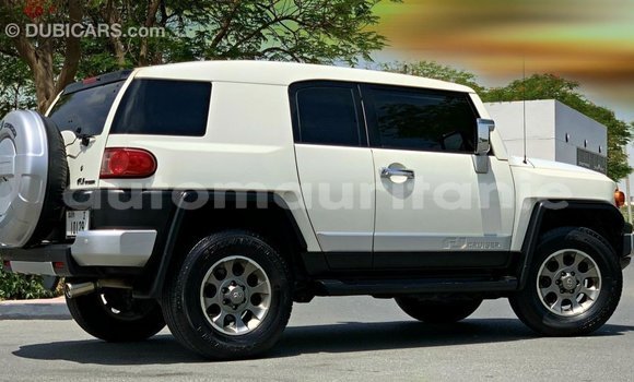 Acheter Import Voiture Toyota FJ Cruiser Blanc à Import - Dubai, Adrar Acheter Import Voiture Toyota FJ Cruiser Blanc à Import - Dubai, Adrar
