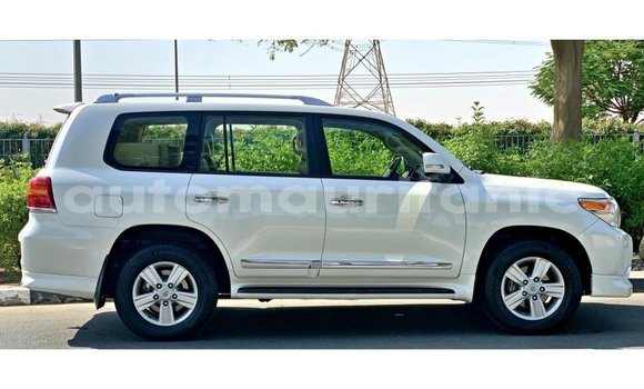 Acheter Import Voiture Toyota Land Cruiser Blanc à Import - Dubai, Adrar Acheter Import Voiture Toyota Land Cruiser Blanc à Import - Dubai, Adrar