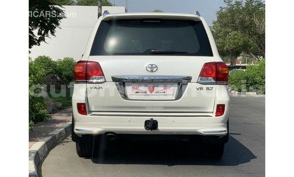 Acheter Import Voiture Toyota Land Cruiser Blanc à Import - Dubai, Adrar Acheter Import Voiture Toyota Land Cruiser Blanc à Import - Dubai, Adrar