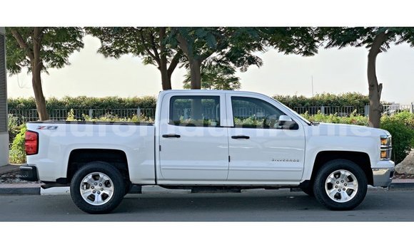 Acheter Import Voiture Chevrolet Silverado Blanc à Import - Dubai, Adrar Acheter Import Voiture Chevrolet Silverado Blanc à Import - Dubai, Adrar