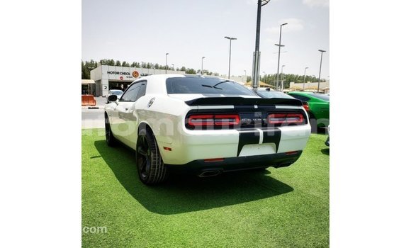 Acheter Import Voiture Dodge Challenger Blanc à Import - Dubai, Adrar Acheter Import Voiture Dodge Challenger Blanc à Import - Dubai, Adrar