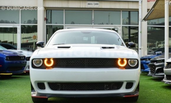 Acheter Import Voiture Dodge Challenger Blanc à Import - Dubai, Adrar Acheter Import Voiture Dodge Challenger Blanc à Import - Dubai, Adrar