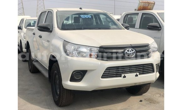 Buy Import Toyota Hilux White Car in Import - Dubai in Adrar