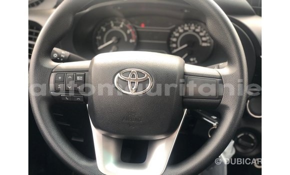 Acheter Import Voiture Toyota Hilux Blanc à Import - Dubai, Adrar Acheter Import Voiture Toyota Hilux Blanc à Import - Dubai, Adrar