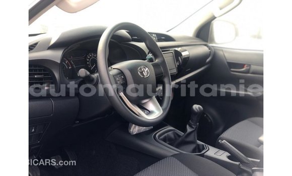 Acheter Import Voiture Toyota Hilux Blanc à Import - Dubai, Adrar Acheter Import Voiture Toyota Hilux Blanc à Import - Dubai, Adrar