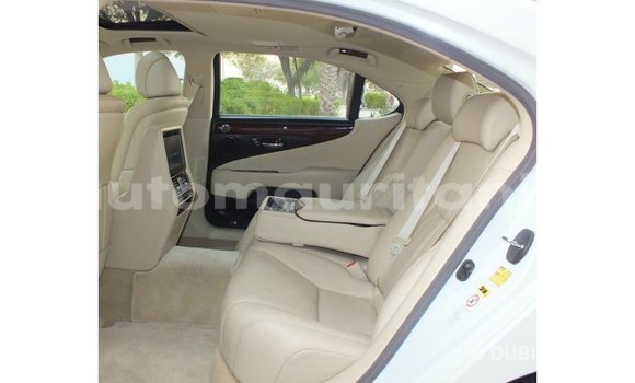 Acheter Import Voiture Lexus LS Blanc à Import - Dubai, Adrar Acheter Import Voiture Lexus LS Blanc à Import - Dubai, Adrar