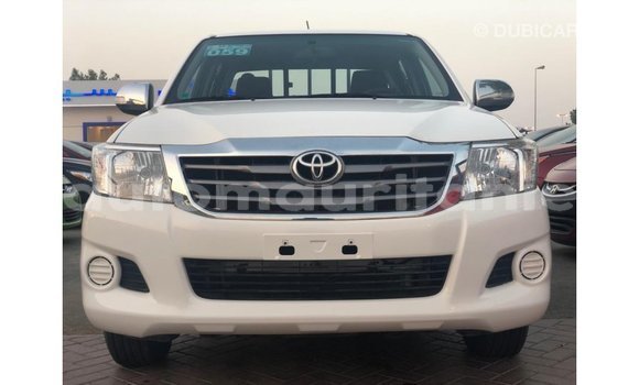 Buy Import Toyota Hilux White Car in Import - Dubai in Adrar Buy Import Toyota Hilux White Car in Import - Dubai in Adrar