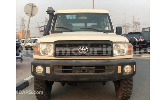 Buy Import Toyota Land Cruiser White Car in Import - Dubai in Adrar Buy Import Toyota Land Cruiser White Car in Import - Dubai in Adrar