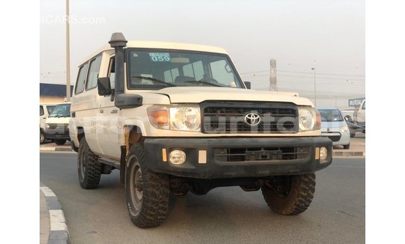Buy Import Toyota Land Cruiser White Car in Import - Dubai in Adrar Buy Import Toyota Land Cruiser White Car in Import - Dubai in Adrar