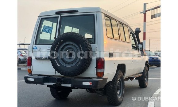 Buy Import Toyota Land Cruiser White Car in Import - Dubai in Adrar Buy Import Toyota Land Cruiser White Car in Import - Dubai in Adrar