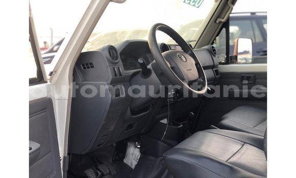 Buy Import Toyota Land Cruiser White Car in Import - Dubai in Adrar Buy Import Toyota Land Cruiser White Car in Import - Dubai in Adrar