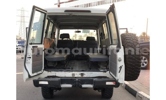 Buy Import Toyota Land Cruiser White Car in Import - Dubai in Adrar Buy Import Toyota Land Cruiser White Car in Import - Dubai in Adrar
