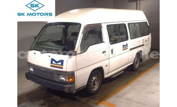 Buy Import Nissan Caravan White Car in Import - Dubai in Adrar