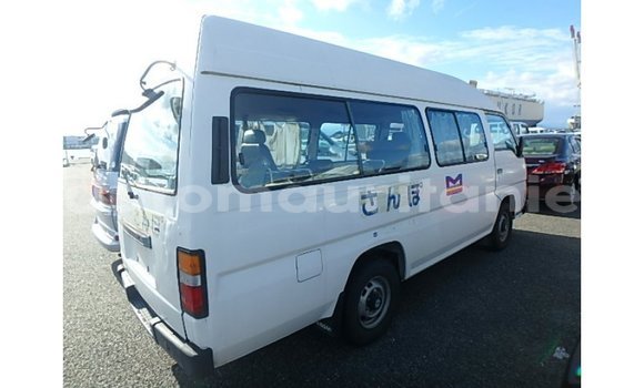 Acheter Import Voiture Nissan Caravan Blanc à Import - Dubai, Adrar Acheter Import Voiture Nissan Caravan Blanc à Import - Dubai, Adrar