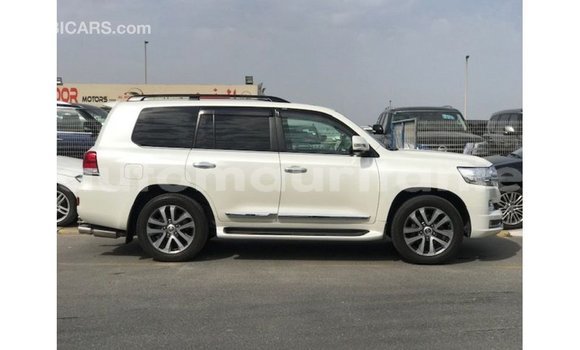 Acheter Import Voiture Toyota Land Cruiser Blanc à Import - Dubai, Adrar Acheter Import Voiture Toyota Land Cruiser Blanc à Import - Dubai, Adrar