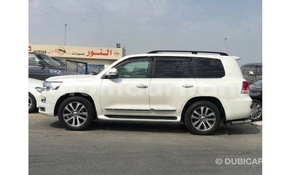 Acheter Import Voiture Toyota Land Cruiser Blanc à Import - Dubai, Adrar Acheter Import Voiture Toyota Land Cruiser Blanc à Import - Dubai, Adrar