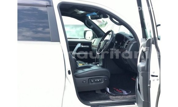 Acheter Import Voiture Toyota Land Cruiser Blanc à Import - Dubai, Adrar Acheter Import Voiture Toyota Land Cruiser Blanc à Import - Dubai, Adrar