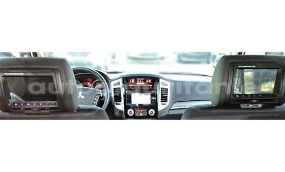 Acheter Import Voiture Mitsubishi Pajero Blanc à Import - Dubai, Adrar Acheter Import Voiture Mitsubishi Pajero Blanc à Import - Dubai, Adrar